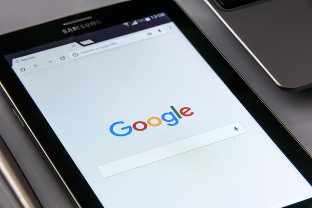Jak kupić akcje Google? Niezbędny jest rachunek inwestycyjny (fot. Pixabay.com, Photo Mix)