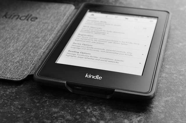 Jak kupić akcje Amazon? Można zrobić to w XTB (fot. Pixabay.com,Tablet Helpline)