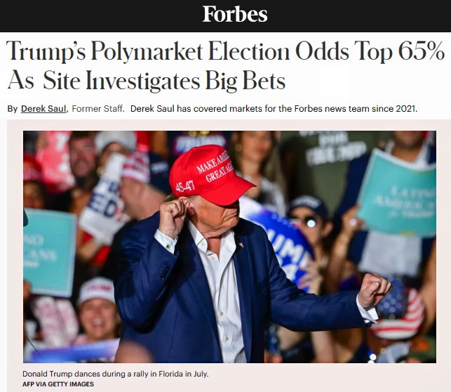 Donald Trump w czerwonej czapce na wiecu wyborczym na Florydzie