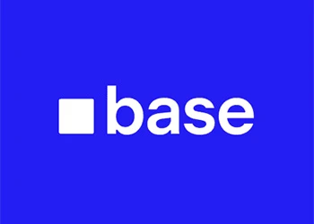 Logo Base na niebieskim tle z białym kwadratem i napisem "base