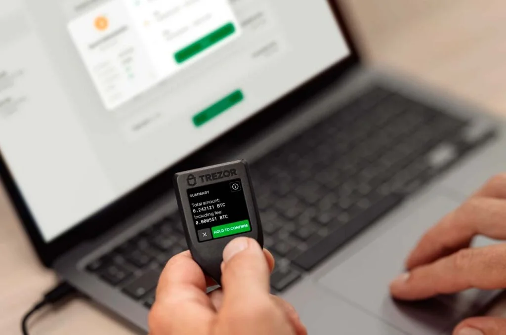 Hardware wallet Trezor a transakcje Bitcoin